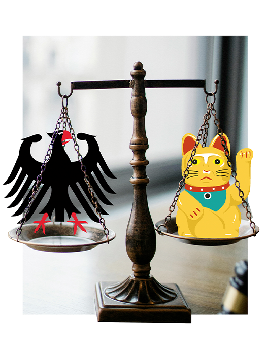 Das Bild zeigt ein Paar Waagen, auf denen jeweils eine andere Zeichentrickfigur abgebildet ist. Auf der linken Seite befindet sich ein schwarzer Adler mit weit ausgebreiteten Flügeln, der Macht und Stärke symbolisiert. Auf der rechten Seite ist eine gelbe Katze mit einer roten Schleife um den Hals zu sehen, die Glück und Wohlstand symbolisiert. Die beiden Figuren sind auf gegenüberliegenden Seiten der Waage balanciert, was eine visuell ansprechende und kontrastreiche Szene ergibt.